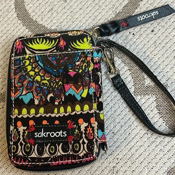 Sakroots The Sak Women's Artist Circle Wristlet - Picture 1 of 16